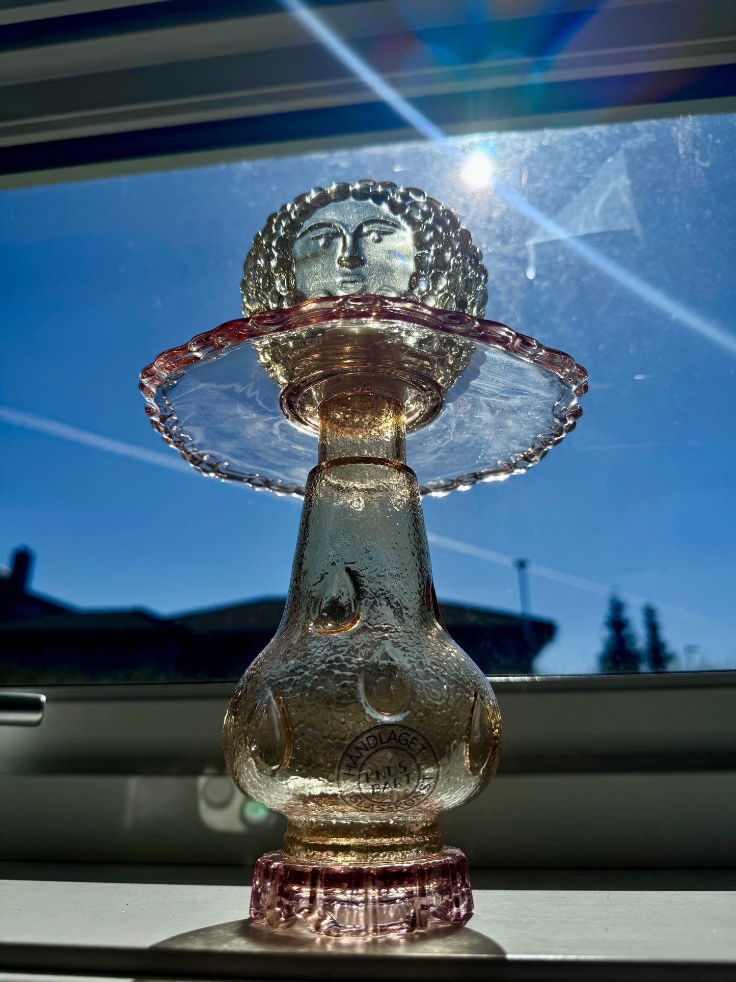 Vintage lysestake av champagne kuppel og rosa detaljer