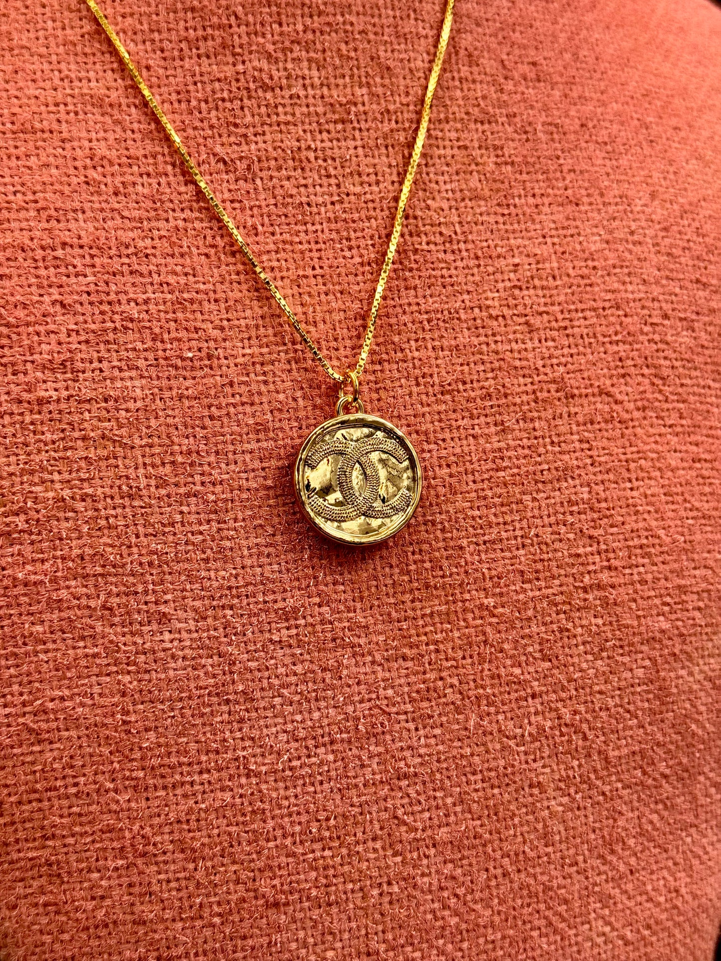 Vintage Chanel smykke gull med blankt bakstykke