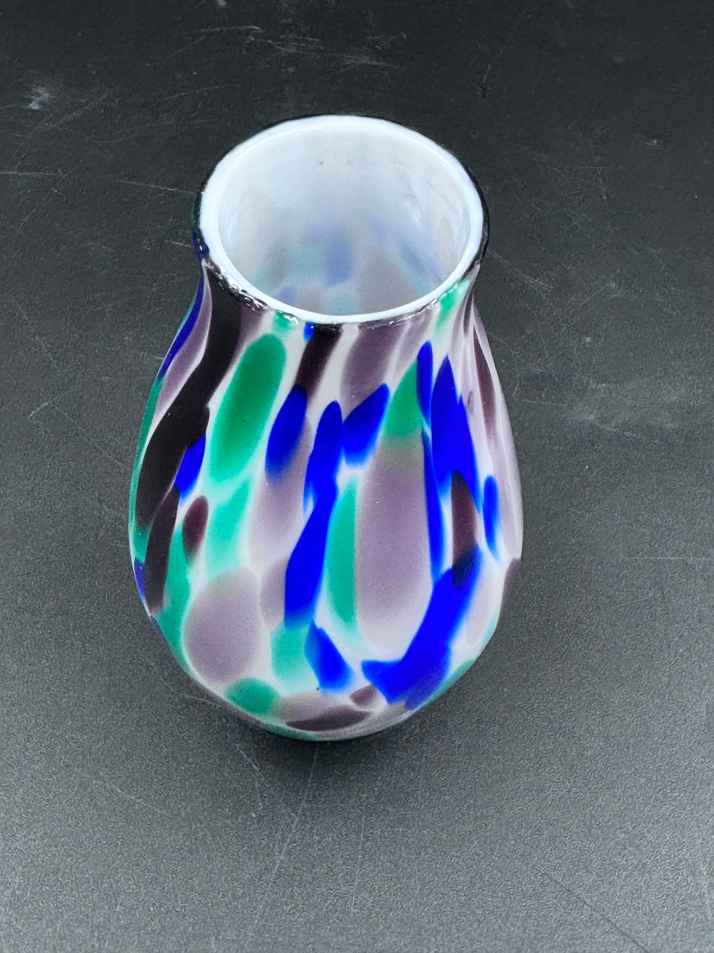 Vintage vase hvit, lilla, grønn, blå