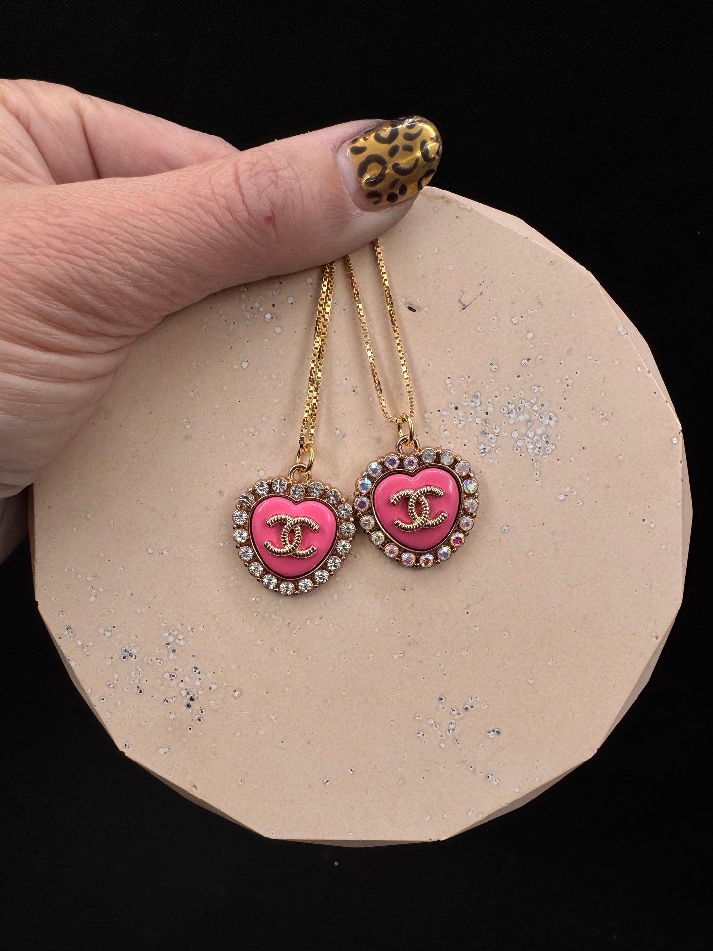 Vintage Chanel smykke gull og rosa hjerte og fargerike diamanter