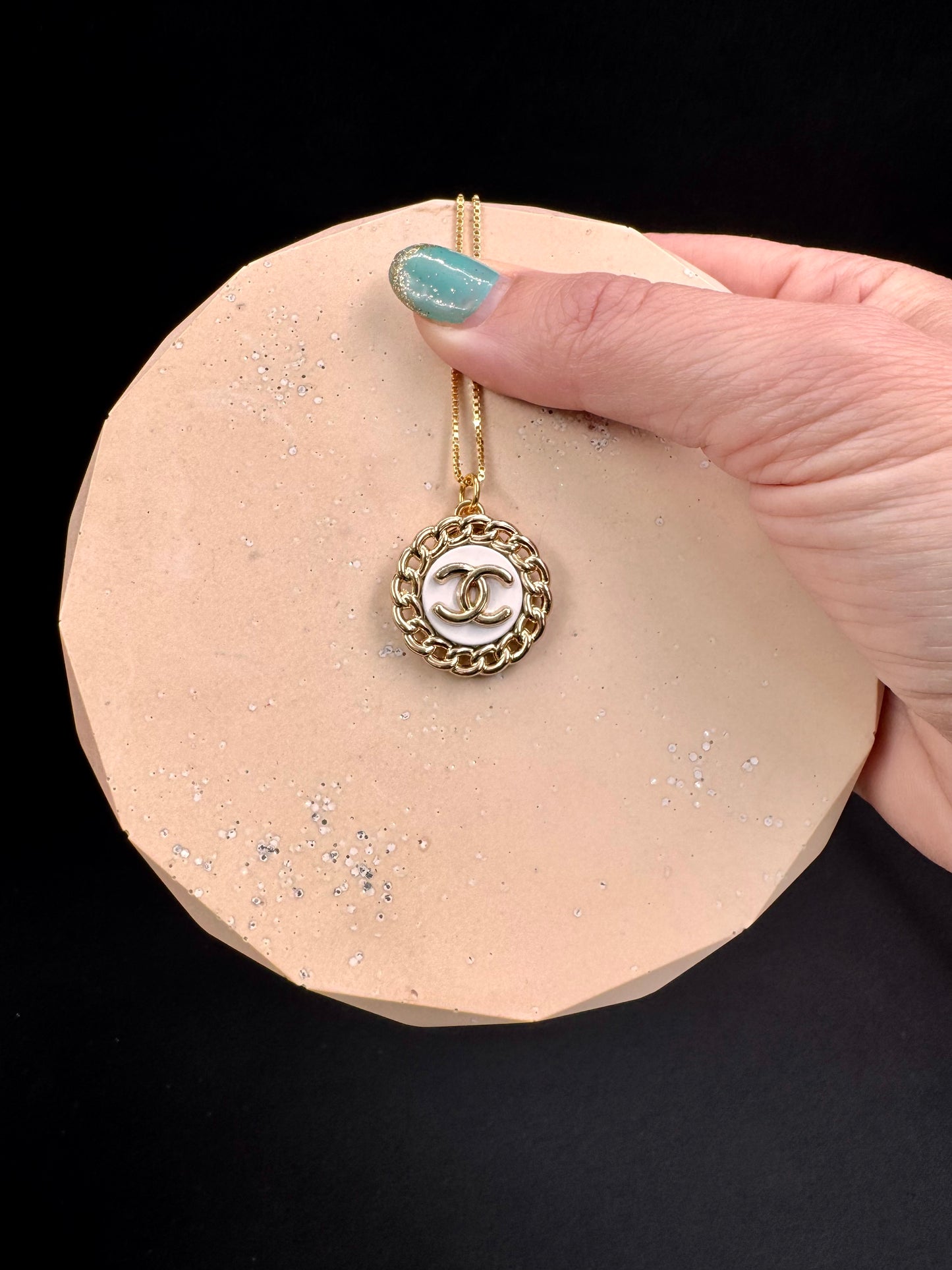 Vintage Chanel smykke gull og hvitt (23 mm)