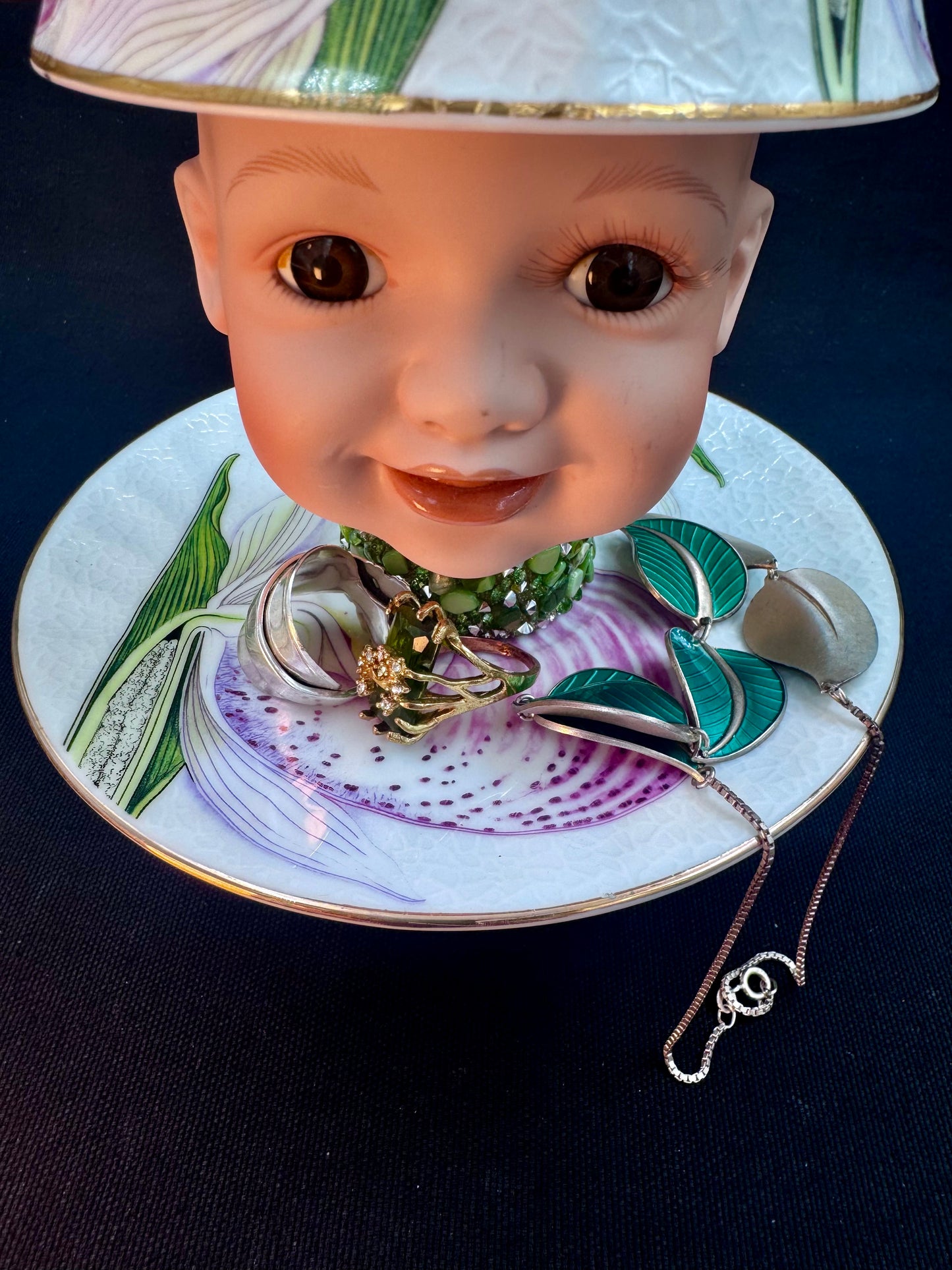 Vintage dukke på fat «Happy-go-lucky»