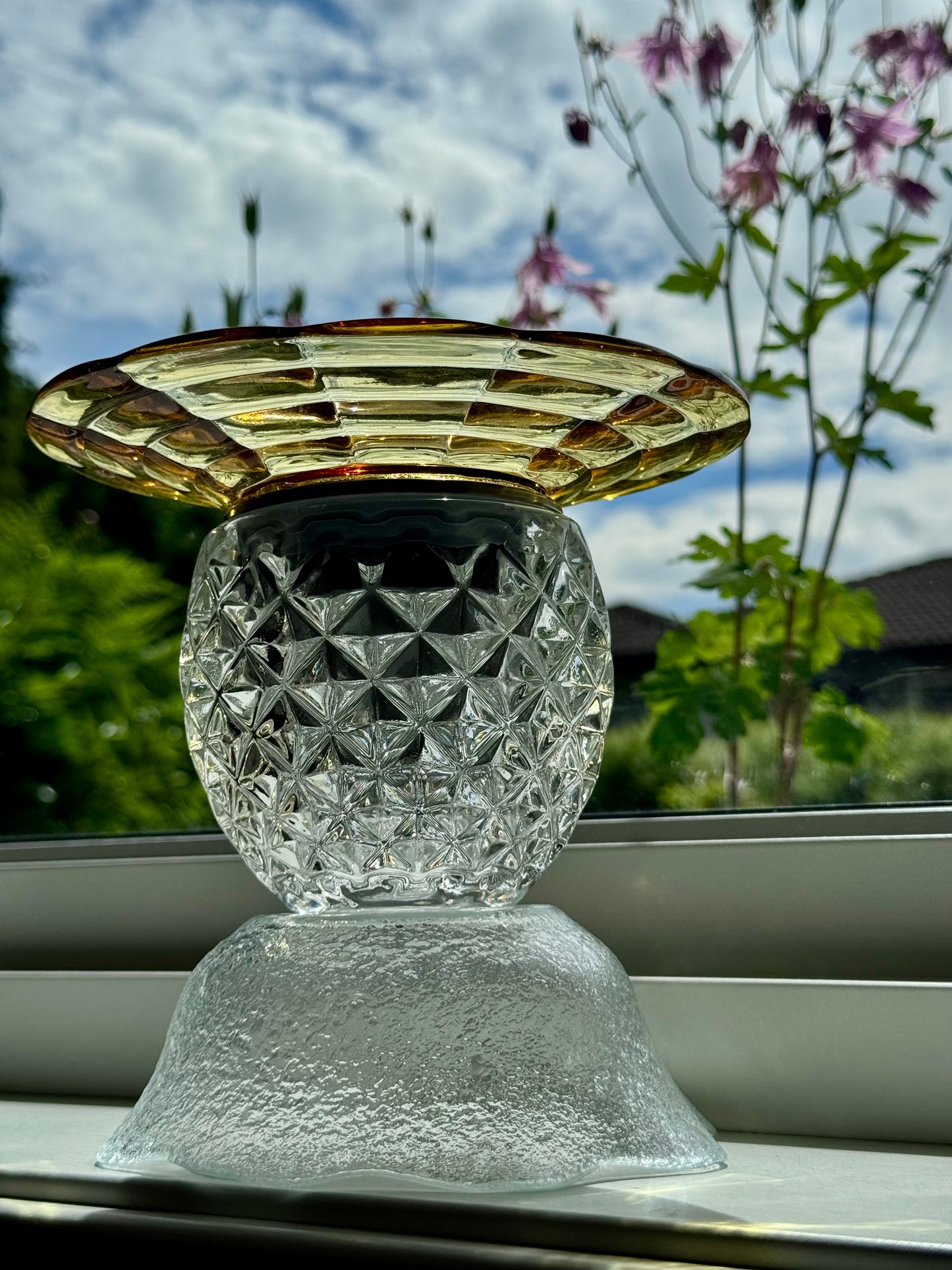 Vintage solcellelampe matt glass og rav glassfat