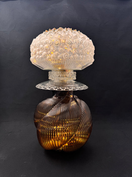 Vintage Diamantlampe med brun fot og vintage kuppel