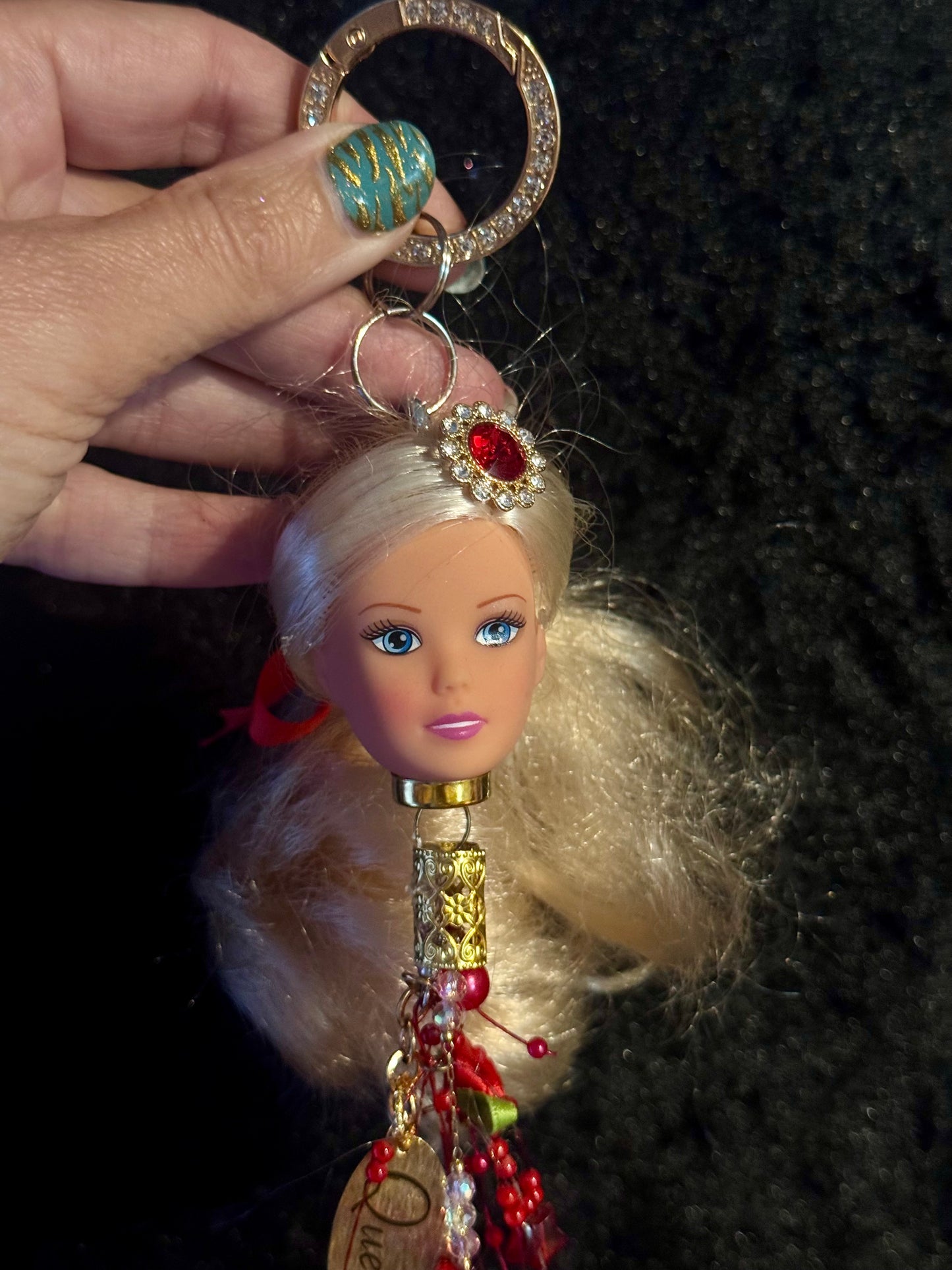 Vintage Barbie veskepynt. «Blondine med rød pynt»