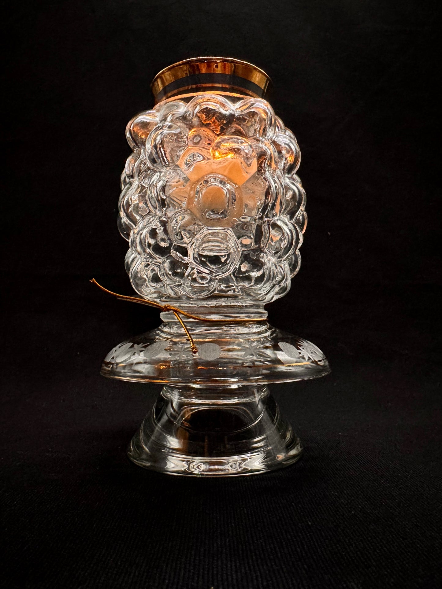 Vintage lyslykt med bobleglass og gulldetaljer