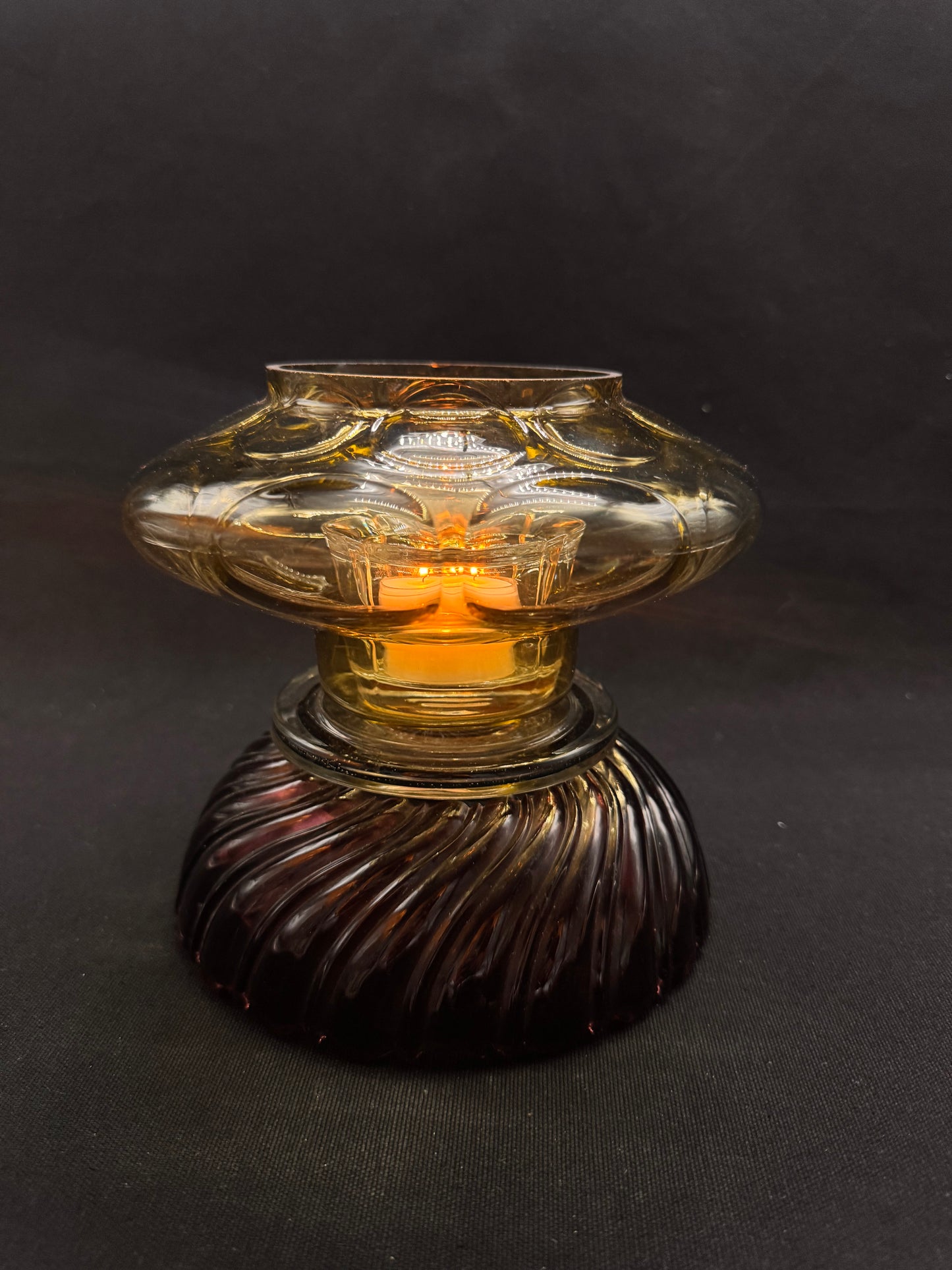 Vintage lykt grønn kuppel og lilla skål