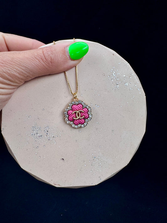 Bestiling! Vintage Chanel smykke gull og rosa blomst