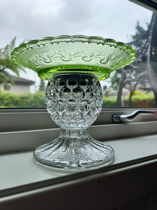 Stor Solcellelampe med glassklar kule og grønt fat