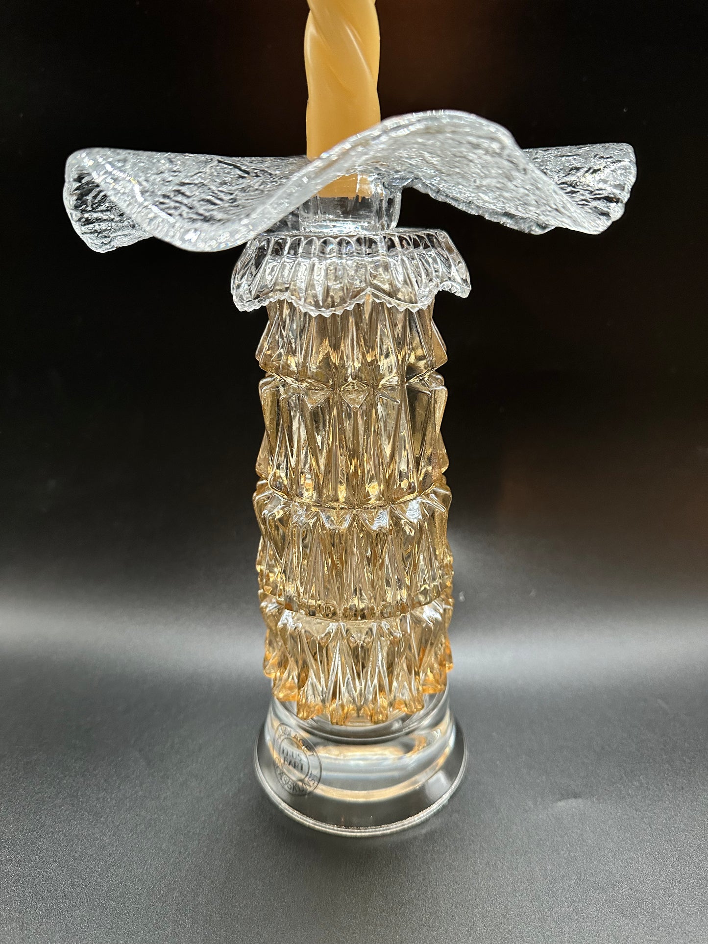Vintage lysestake i champagnefarge og kronelysholder formet som en solhatt