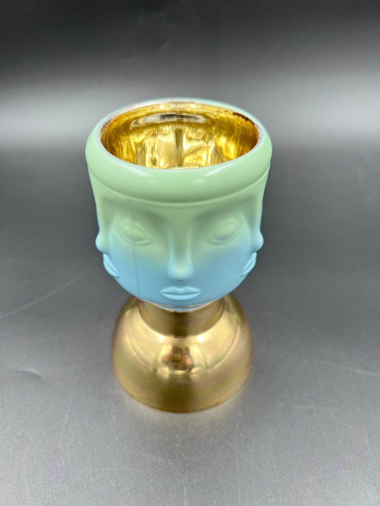 Trendy candlestick with brass base